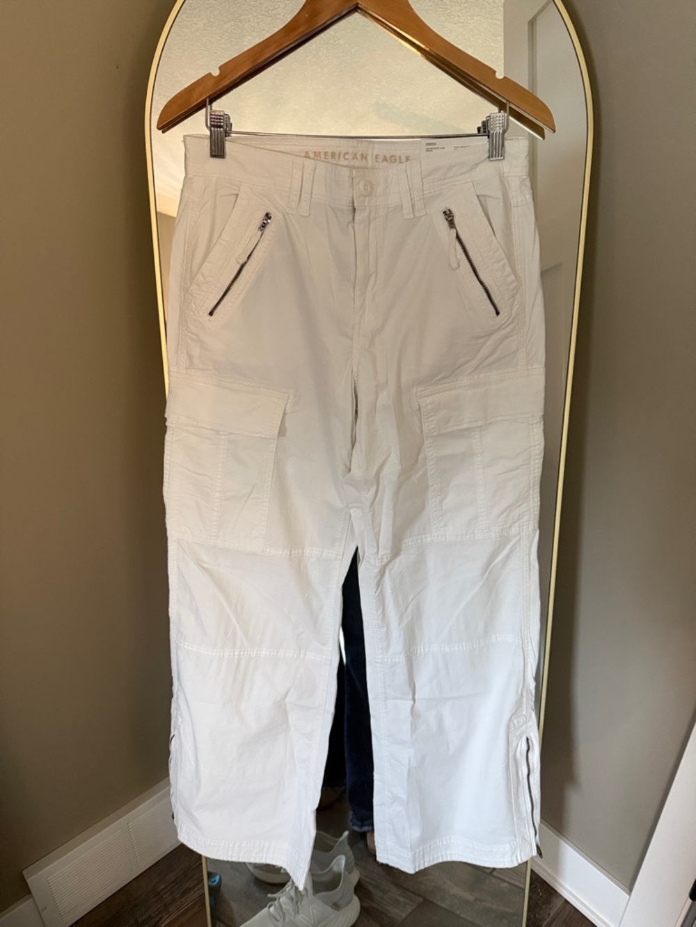 American Eagle Outfitters Women’s White Cargo Pants with Zip Pockets